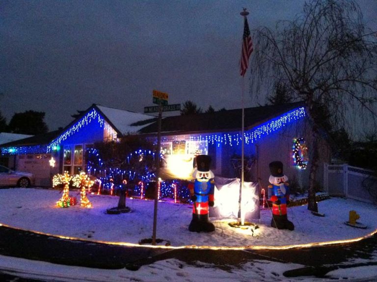 Bright Ideas: Creative Christmas Light Displays to Dazzle Your Neighbors